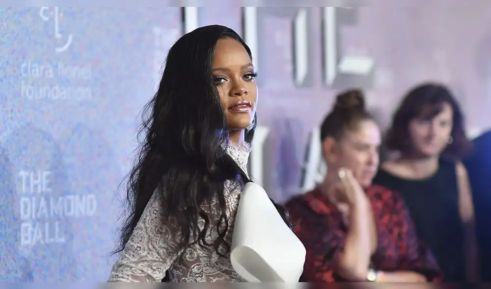 Rihanna y su sexy manera de promocionar lencería [VIDEO]