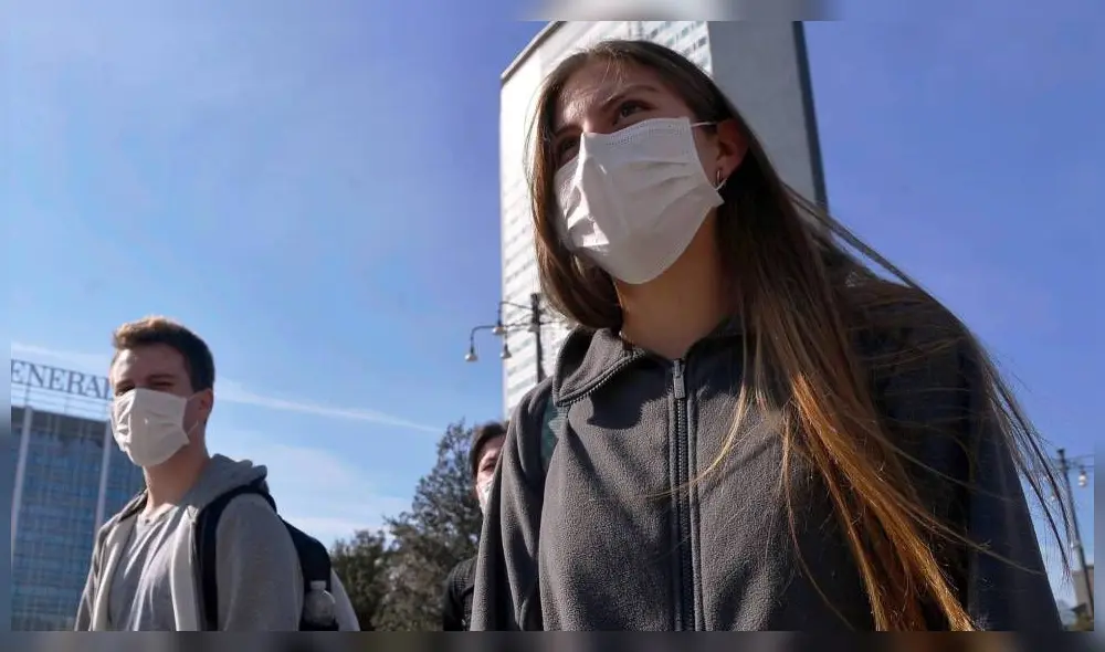 El Gobierno de España ha recomendado el uso de mascarilla obligatorio para los que salen a trabajar. (Foto: El País) El Gobierno de España ha recomendado el uso de mascarilla obligatorio para los que salen a trabajar. (Foto: El País)