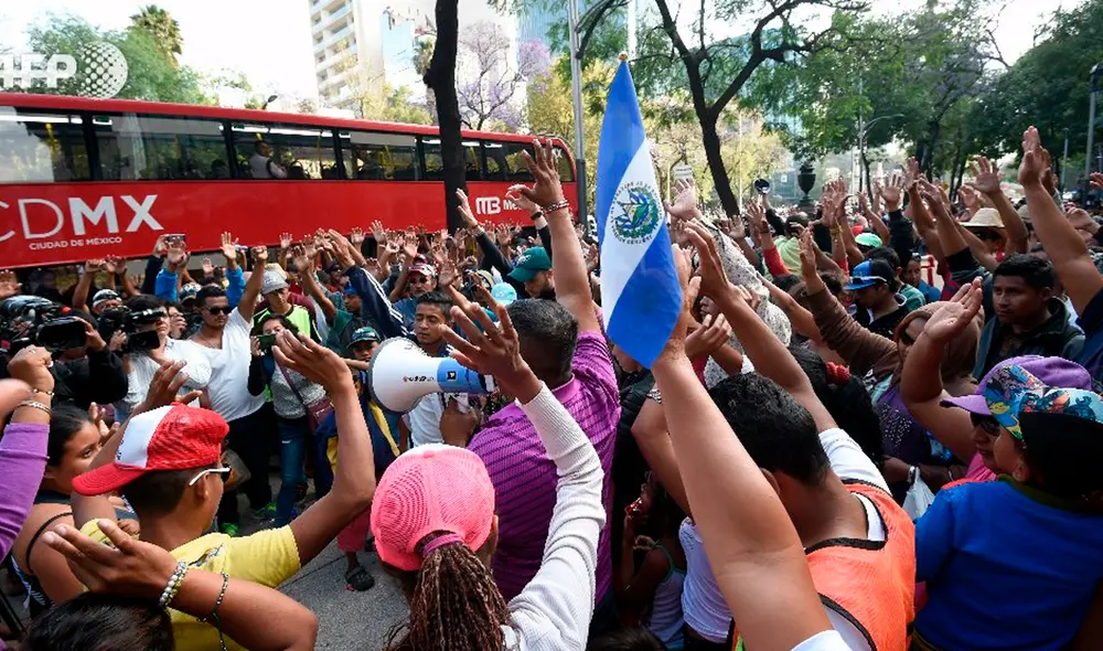 Grupo de migrantes salvadoreños en su paso por CDMX antes de llegar a la frontera con Estados Unidos. Foto: AFP