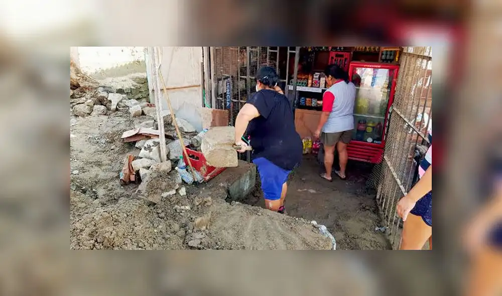 Chorrillos: Tubería se rompe y causa aniego en asentamiento humano en plena cuarentena