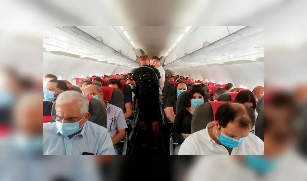 Varios pasajeros antes del despegue de un vuelo en el aeropuerto Adolfo Suárez-Barajas en Madrid, capital de España. Foto: EFE Varios pasajeros antes del despegue de un vuelo en el aeropuerto Adolfo Suárez-Barajas en Madrid, capital de España. Foto: EFE