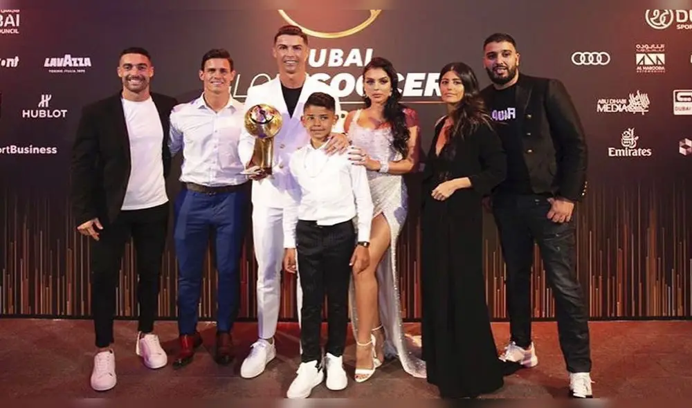 Georgina Rodríguez impacta con escotado vestido en premiación a Cristiano Ronaldo en los Globe Soccer Awards 2019