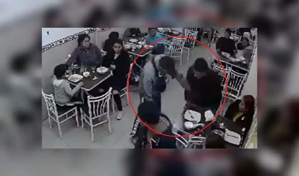 El robo quedó registrado por las cámaras de seguridad del local. El robo quedó registrado por las cámaras de seguridad del local.