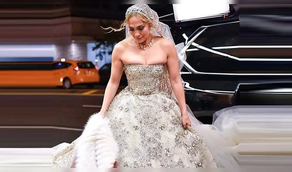 Jennifer Lopez conquista con sexy escote en vestido de novia [FOTOS]