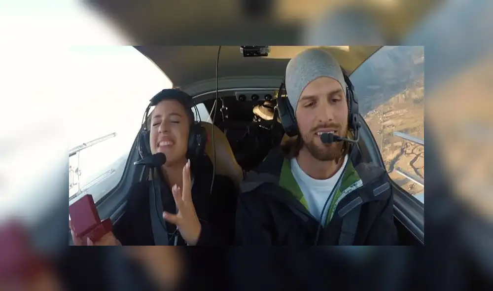 Desliza para descubrir la reacción de la joven al darse cuenta que su novia le estaba pidiendo matrimonio. Foto: Captura. Desliza para descubrir la reacción de la joven al darse cuenta que su novia le estaba pidiendo matrimonio. Foto: Captura.