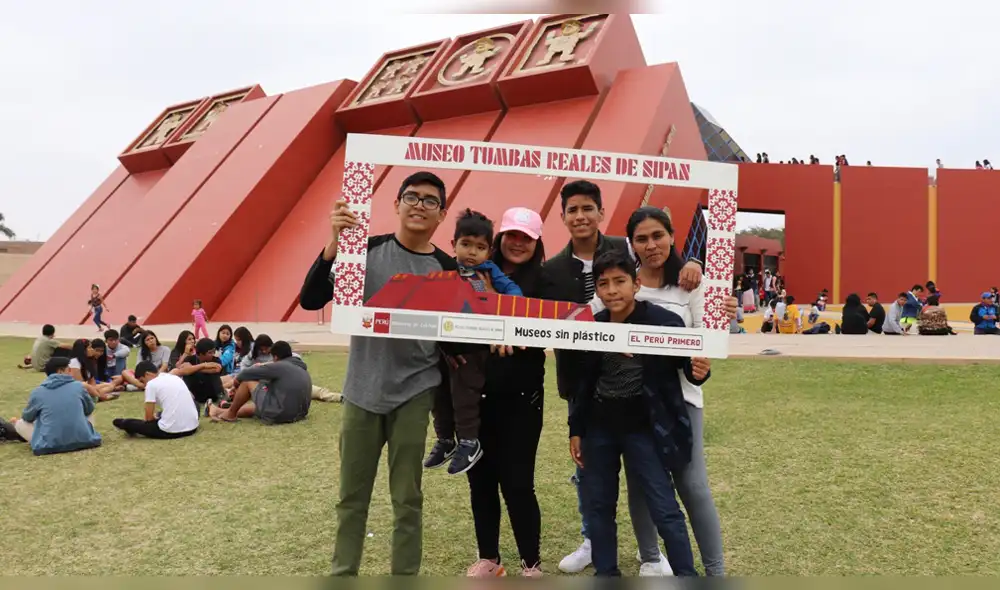 Familias enteras disfrutan de espacios culturales. Familias enteras disfrutan de espacios culturales.