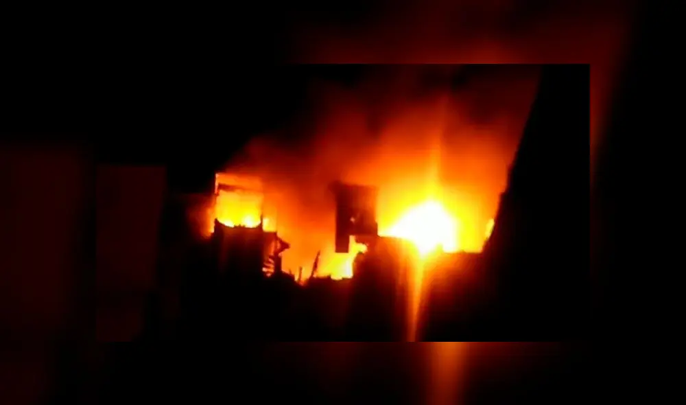 Según el personal policial, un corto circuito habría iniciado el fuego en Arequipa.