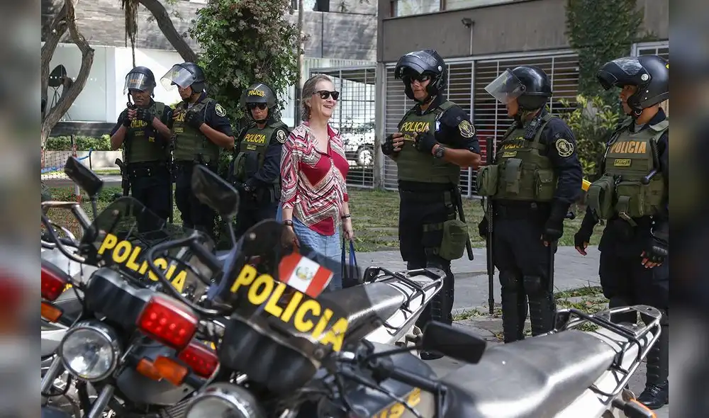 Plantón en solidaridad a IDL por arremetida fujimorista [FOTOS]