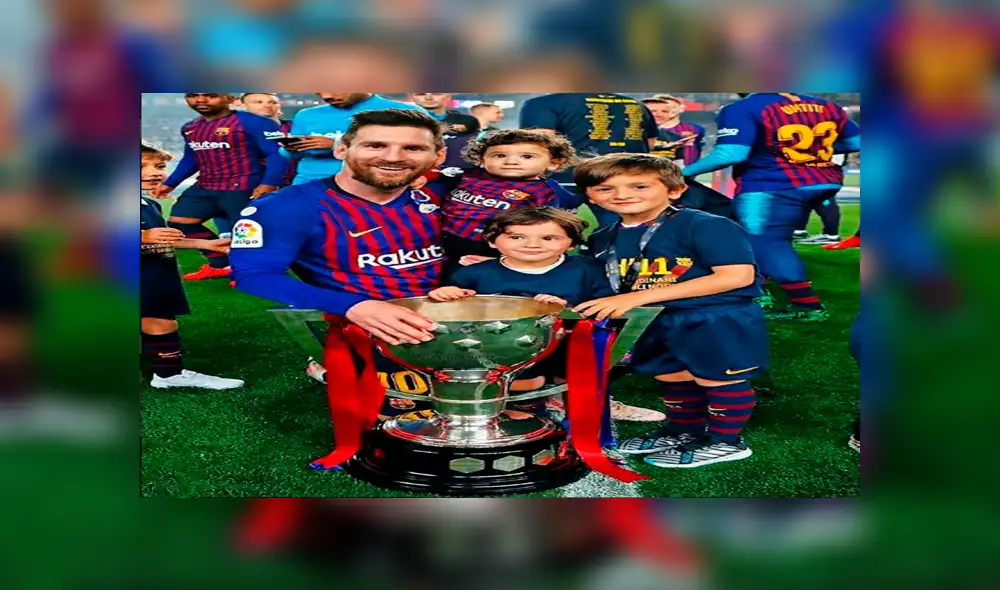 Lionel Messi y sus tres hijos celebrando un título de la Copa del Rey. Foto: Instagram.