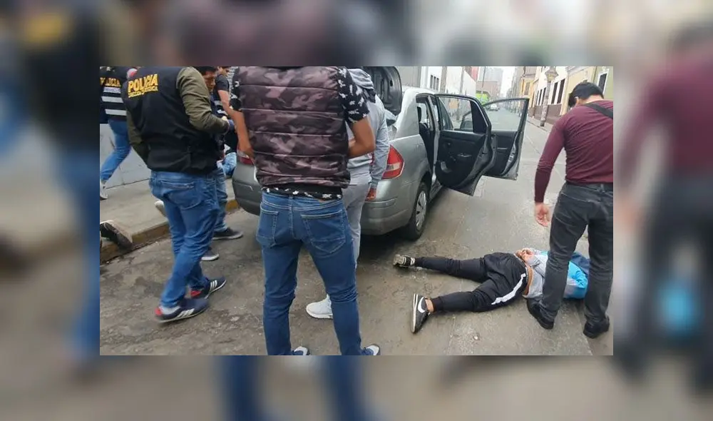 Sujetos llevaban pasamontañas, además de un arma de fuego y un cuchillo. (Foto: PNP) Sujetos llevaban pasamontañas, además de un arma de fuego y un cuchillo. (Foto: PNP)