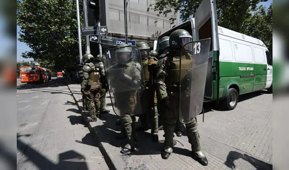 Las fotos que reflejan un Chile en crisis y colapsado por la violencia. Fotos: Jorge Cerdán Las fotos que reflejan un Chile en crisis y colapsado por la violencia. Fotos: Jorge Cerdán