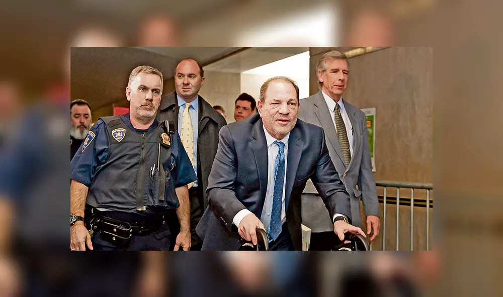 En muletas. El expoderoso de Hollywood escuchó el veredicto pálido e inestable.