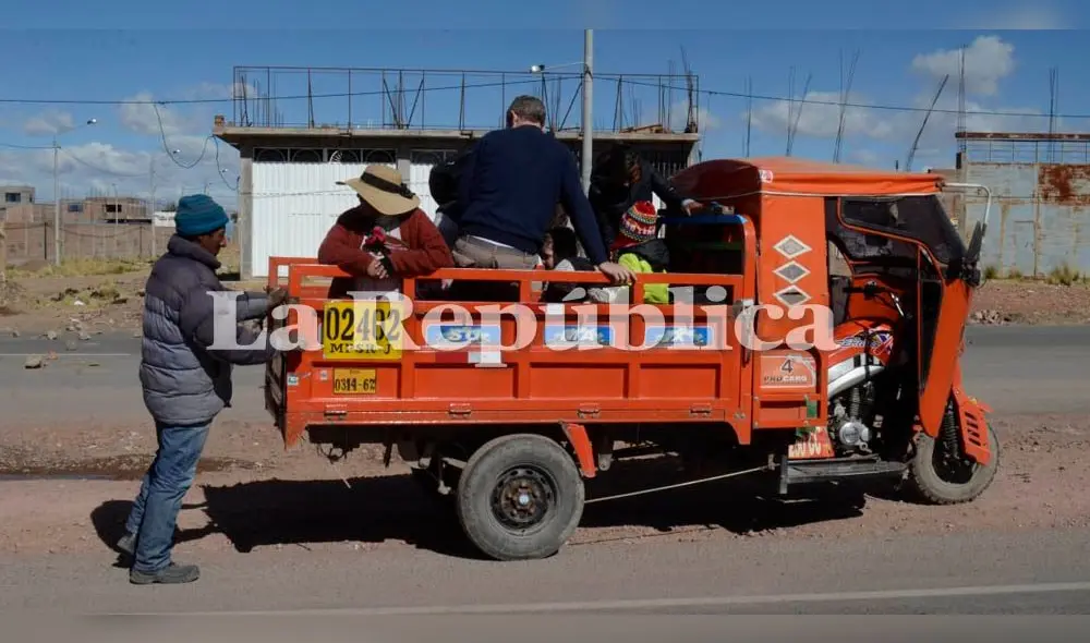 Algunos optaron por movilizarse en mototaxis u otros vehículos. Créditos: Sharon Castellanos
