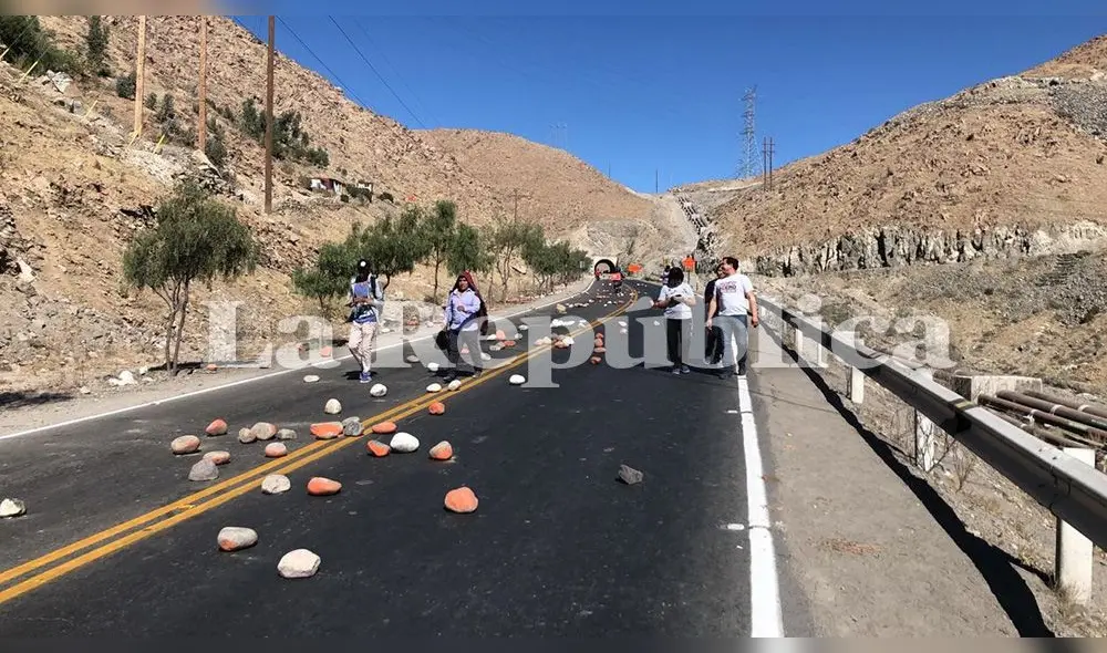 Bloqueo de vías en Arequipa.