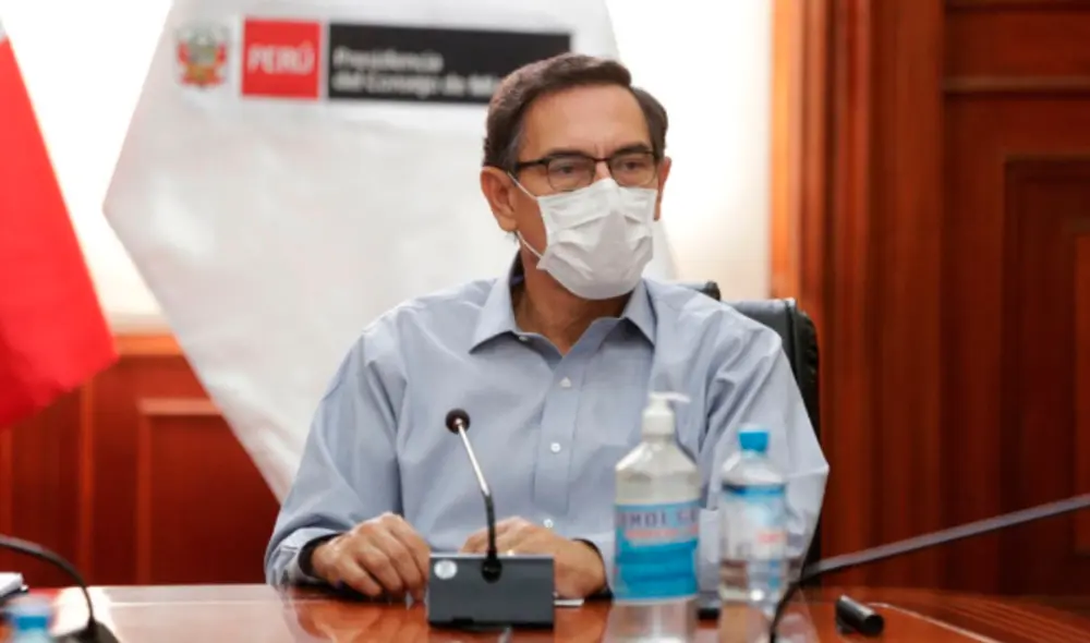 Martín Vizcarra tomando las medidas de precaución para evitar el contagio del coronavirus. | Foto: Andina