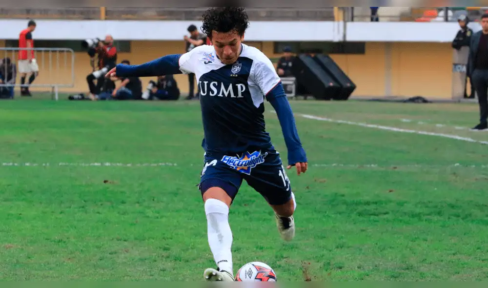 Universitario refuerza su equipo con habilidoso volante [FOTO]