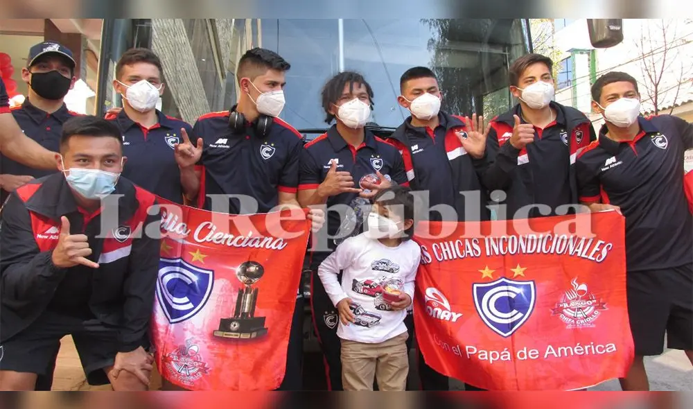 Jugadores del Cienciano partieron esta tarde desde Cusco. Fotos: Maribel Mamani.