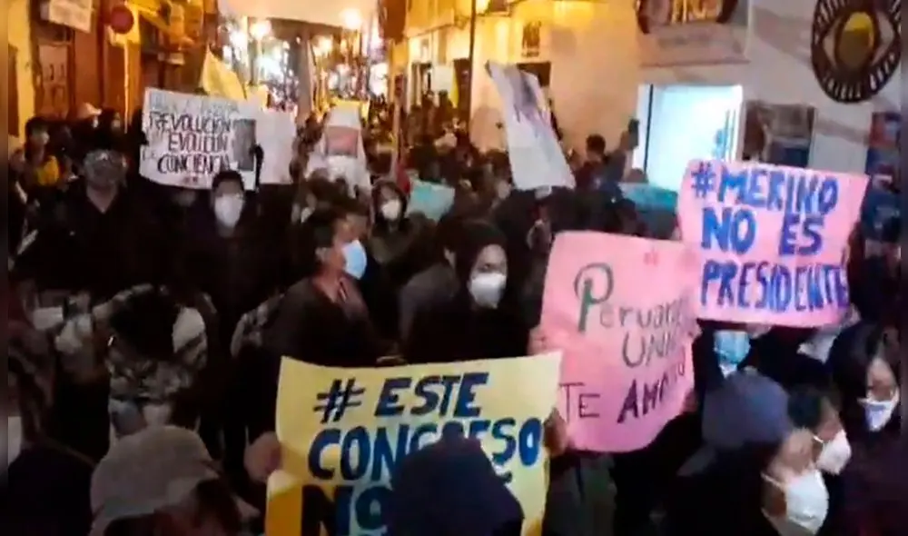 Protestantes recorrieron las principales calles de Puno. Foto: Captura video. Protestantes recorrieron las principales calles de Puno. Foto: Captura video.