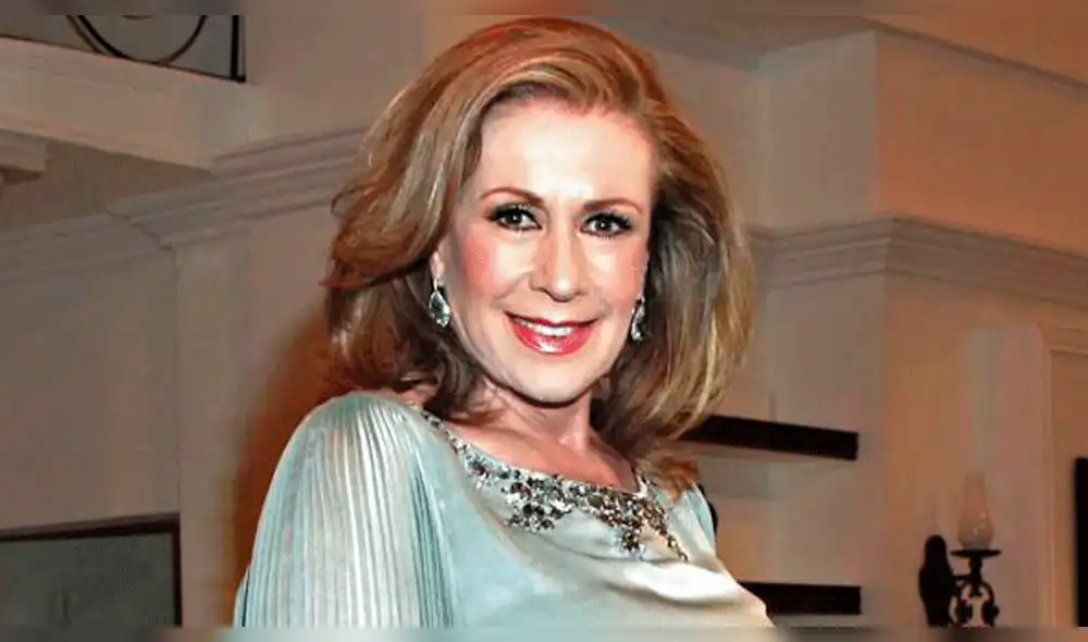 Cuestionan a Laura Zapata, hermana de Thalía, por desnudo en Instagram