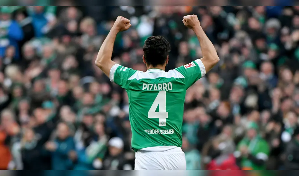 Claudio Pizarro se despide del fútbol profesional con el Werder Bremen. Foto: AFP
