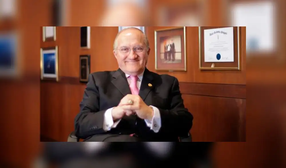 Ministro D' Alessio es respaldado por profesores de Centrum Católica