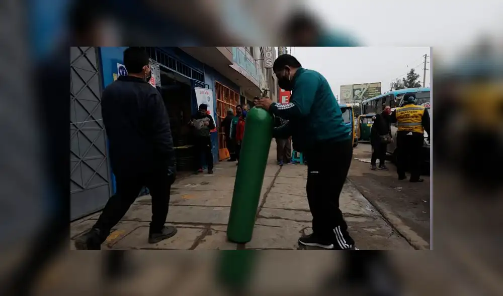 Tras el fallecimiento del 'Ángel del oxigeno de San Juan de Miraflores', la empresa OxiRomero vuelve a iniciar sus labores en la venta de oxígeno. Fotos: Jorge Cerdán/ La República.