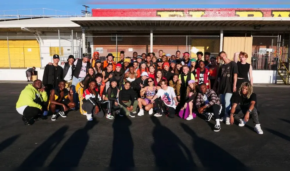 Detrás de cámara de “Chicken Noodle Soup”, tema colaborativo de J-Hope de BTS y Becky G.