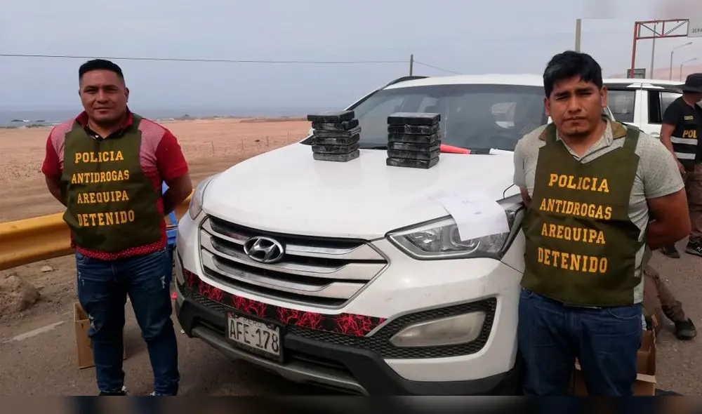 Detienen a dos sujetos que transportaban 12 paquetes de cocaína.