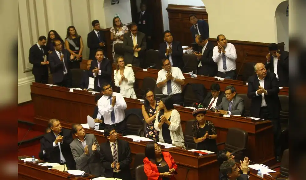 El Frente Amplio: una convivencia forzada entre aranistas y mendocistas El Frente Amplio: una convivencia forzada entre aranistas y mendocistas