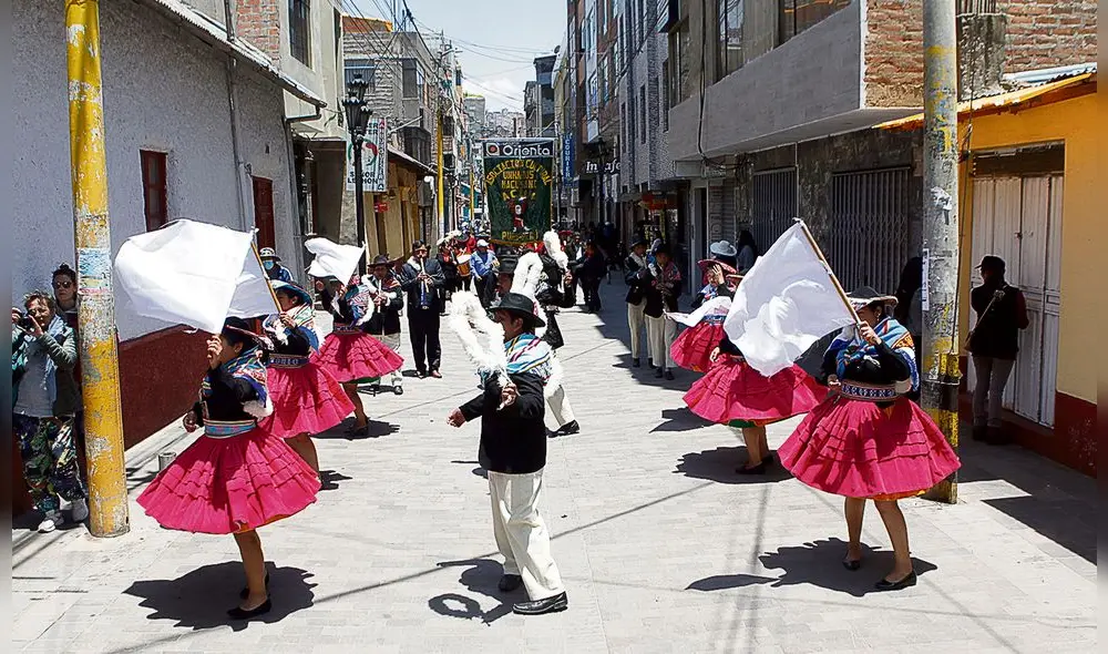 Pasacalle. Las danzas autóctonas se hicieron presente en la celebración de 8 años de declaratoria de Patrimonio de la fiesta de la Candelaria. Foto: Juan Cisneros/ La República Pasacalle. Las danzas autóctonas se hicieron presente en la celebración de 8 años de declaratoria de Patrimonio de la fiesta de la Candelaria. Foto: Juan Cisneros/ La República