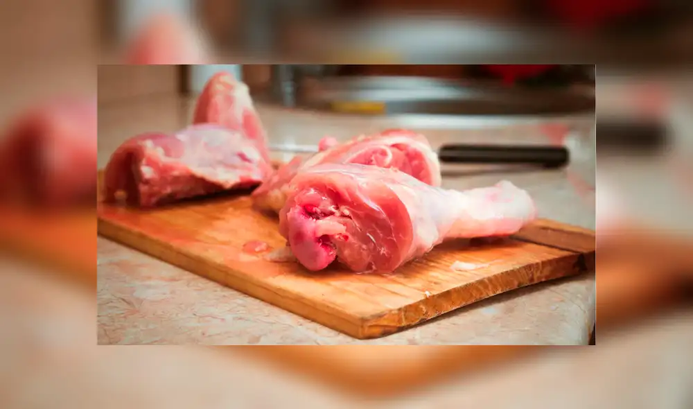 Autoridades retiran 2 millones de libras de pollos por contaminación con metales pesados [VIDEO]