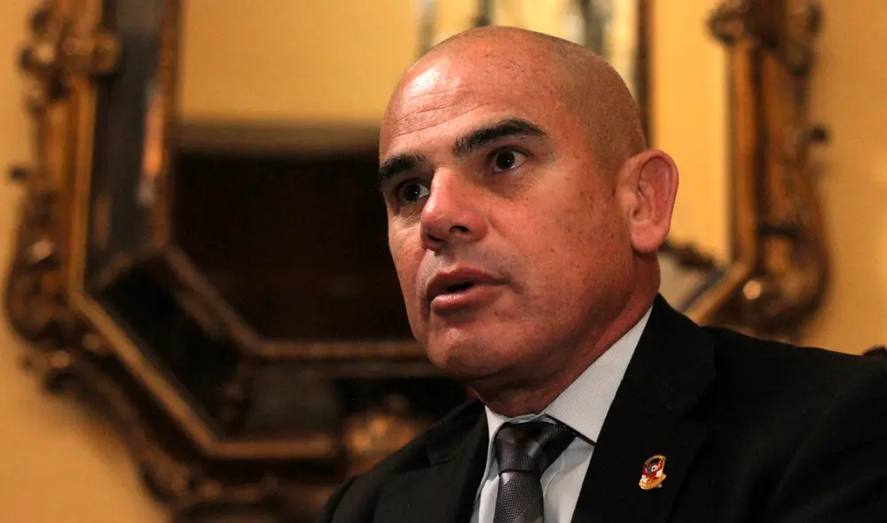 Candidato al TC apoyó a César Hinostroza para que sea fiscal supremo Candidato al TC apoyó a César Hinostroza para que sea fiscal supremo