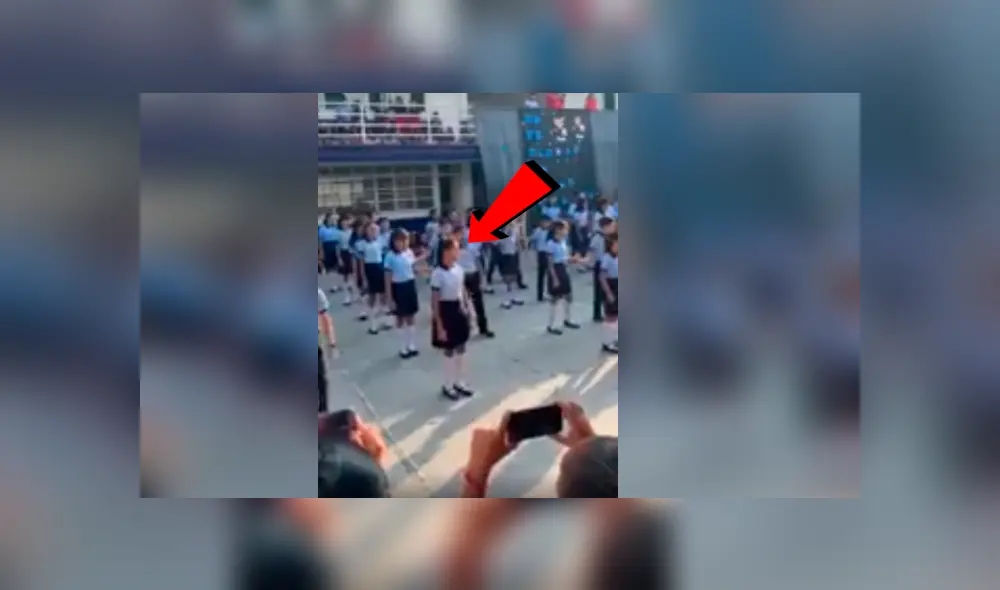 Facebook viral: padre ve que su hija no tiene pareja en actuación y baila con ella [VIDEO]