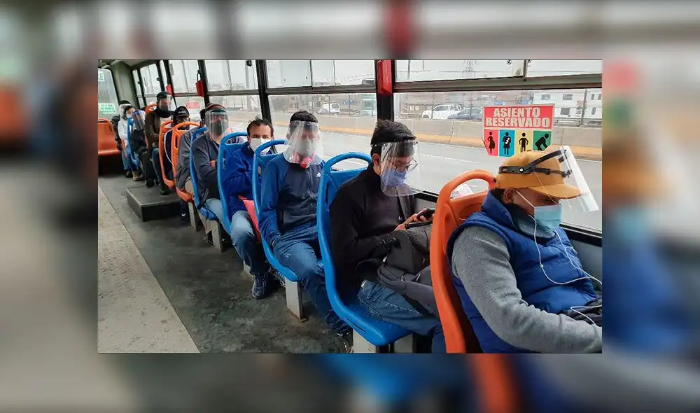 En Perú es obligatorio y multan a quien no use protector facial en transporte público. Foto: Grupo La República En Perú es obligatorio y multan a quien no use protector facial en transporte público. Foto: Grupo La República