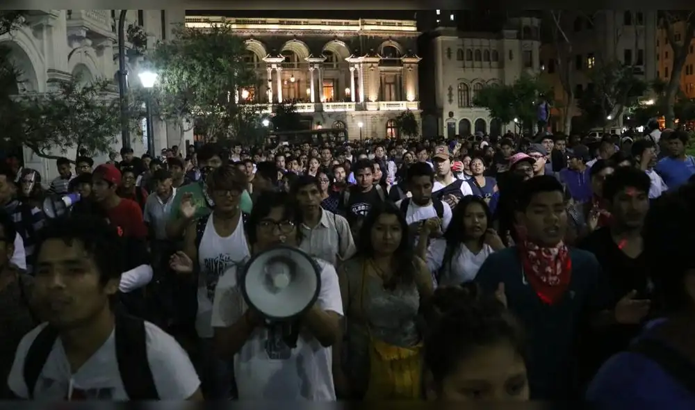 Estudiantes nuevamente protestaron en contra de “ley del esclavo juvenil” [VIDEO]