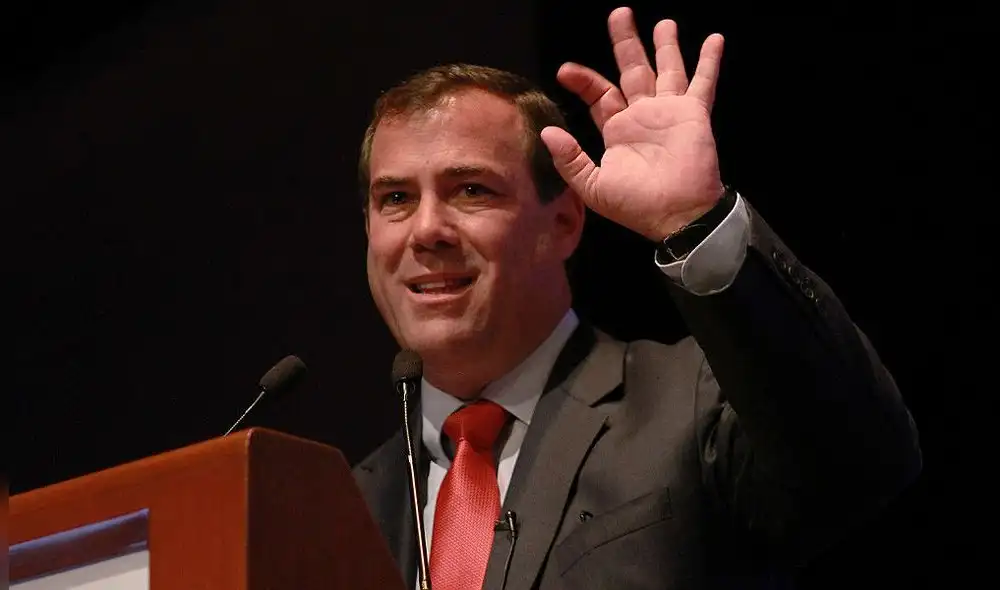 Ministro Giuffra anuncia que se electrificará 153 comunidades nativas de Loreto