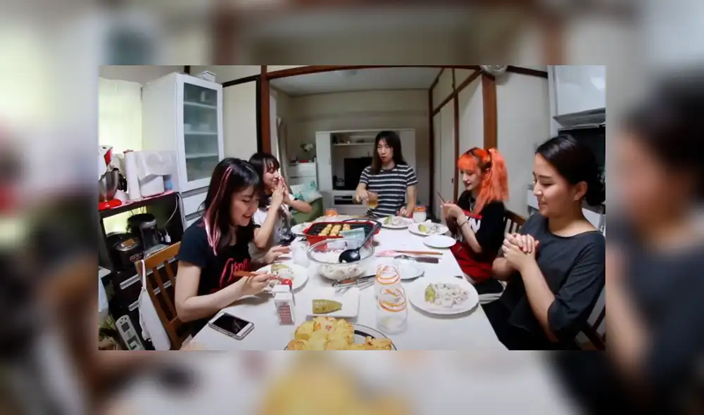 Desliza las imágenes para ver la reacción que tuvieron estas jóvenes japonesas al probar el exquisito ceviche peruano. Foto: Amor 1.8 / YouTube Desliza las imágenes para ver la reacción que tuvieron estas jóvenes japonesas al probar el exquisito ceviche peruano. Foto: Amor 1.8 / YouTube