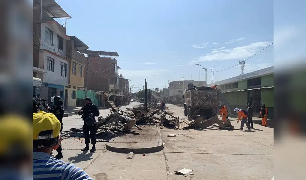 Municipio desalojó a comerciantes informales. Foto: La República. Municipio desalojó a comerciantes informales. Foto: La República.