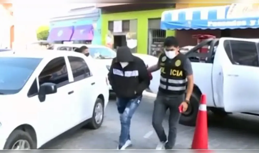 PNP intervino a Toño Centella durante fiesta clandestina. Foto: captura América Tv PNP intervino a Toño Centella durante fiesta clandestina. Foto: captura América Tv