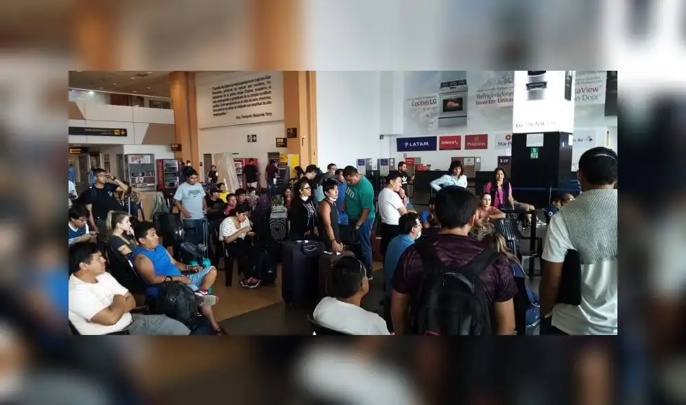 Pasajeros varados en aeropuerto de Lima serán traídos en avión militar a Arequipa. Pasajeros varados en aeropuerto de Lima serán traídos en avión militar a Arequipa.