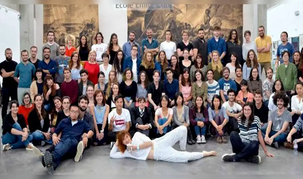 EE.UU.: escuela habría oscurecido con Photoshop a estudiantes en anuncio [FOTOS]