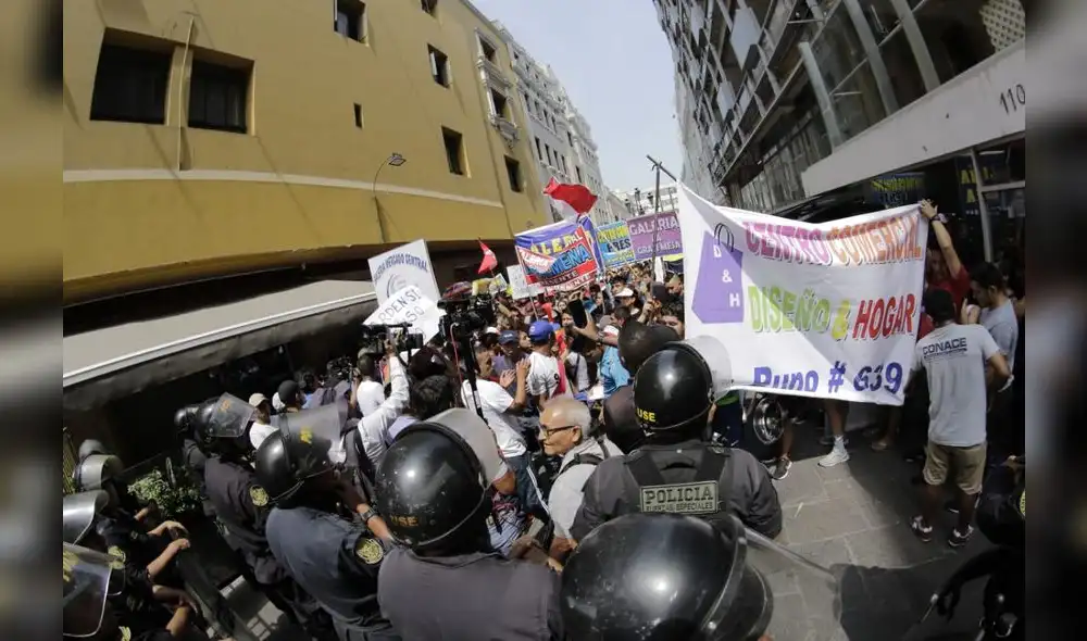 Mesa Redonda : nuevamente los comerciantes toman las calles de Lima. [FOTOS]