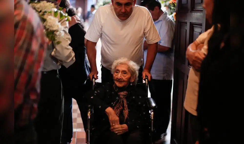 Velan al periodista y maestro César Lévano [FOTOS]