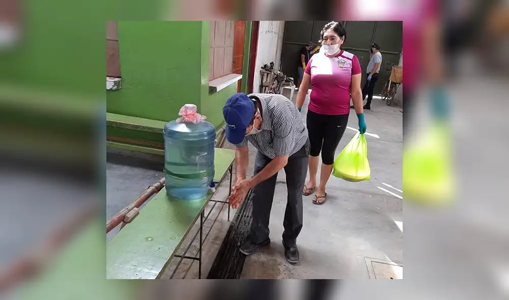 Prohíben ingresar a mercado a clientes si no se lavan las manos en Trujillo Prohíben ingresar a mercado a clientes si no se lavan las manos en Trujillo