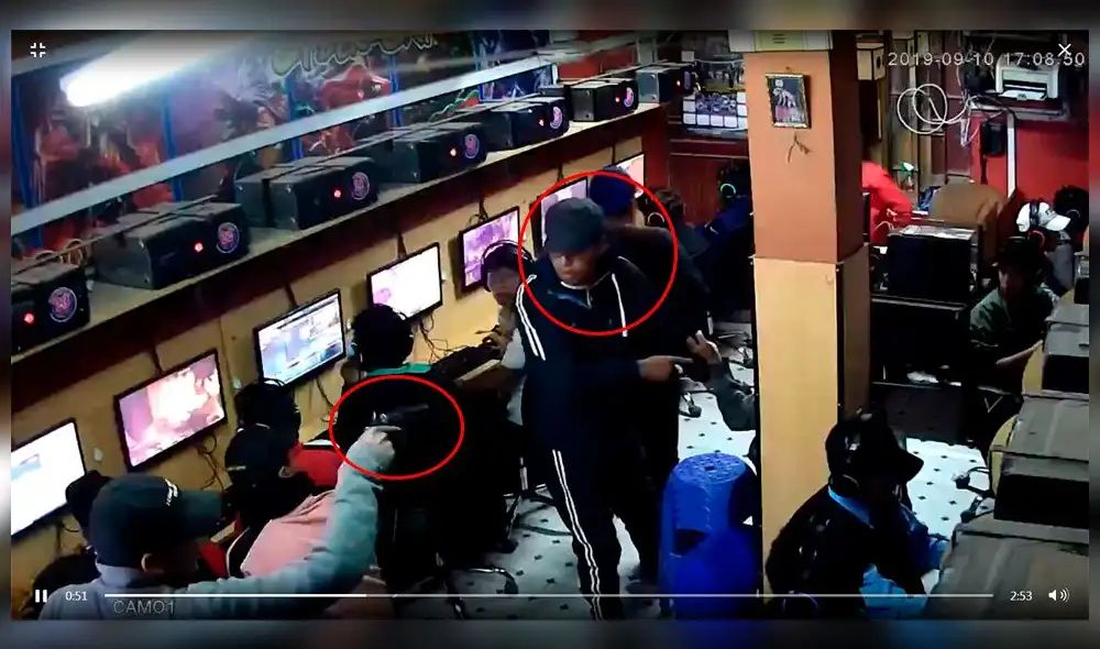 Puno. Delincuentes ingresan a cabina de internet en Juliaca y causan terror entre los usuarios.