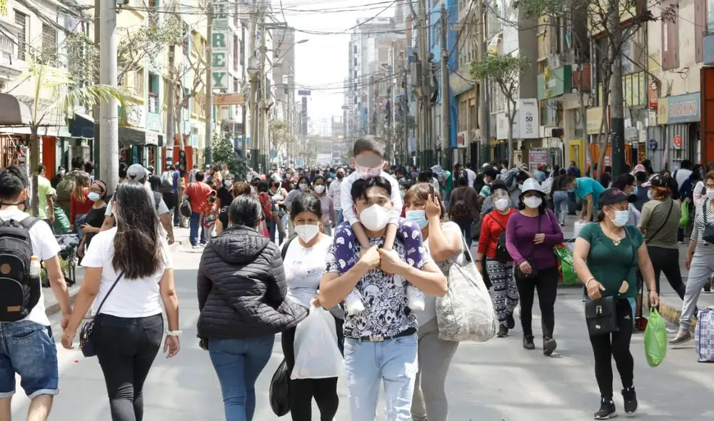 Diferentes personas acuden al centro comercial sin cumplir las medidas sanitarias. Foto: Antonio Melgarejo / La República Diferentes personas acuden al centro comercial sin cumplir las medidas sanitarias. Foto: Antonio Melgarejo / La República