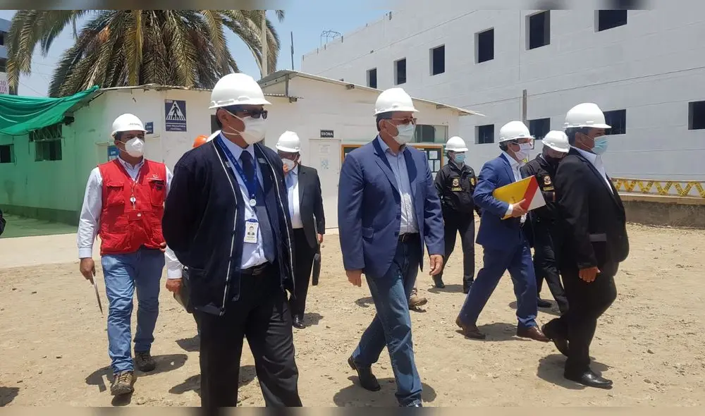 Los tres congresistas Investigan presuntas irregularidades en la ejecución del hospital de Tacna. Foto: La República. Los tres congresistas Investigan presuntas irregularidades en la ejecución del hospital de Tacna. Foto: La República.
