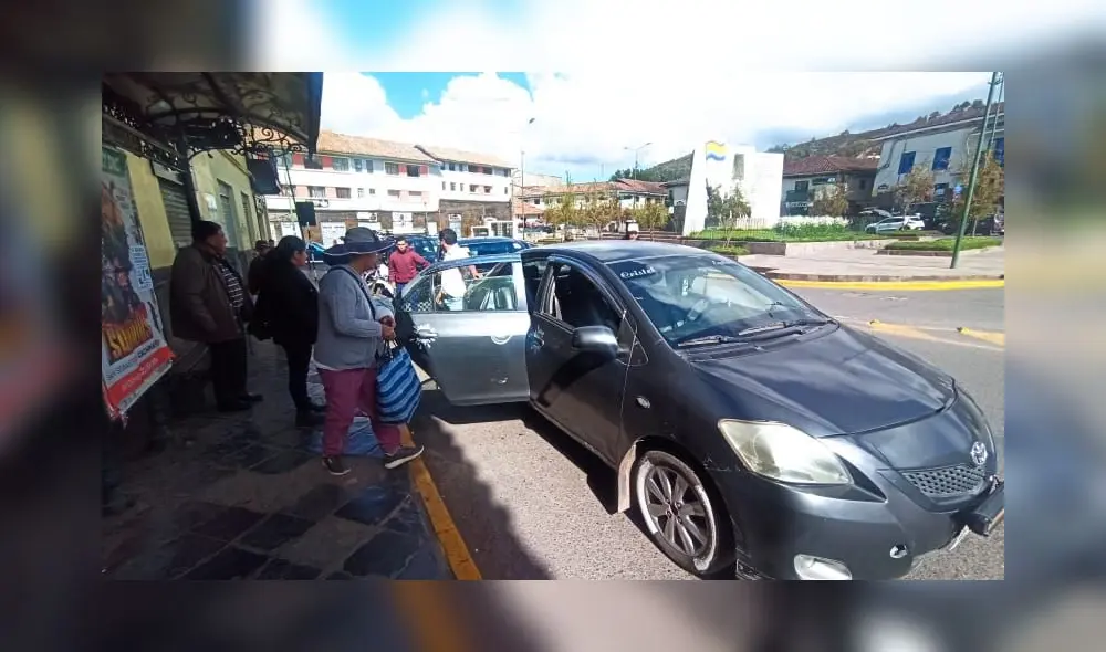 Población hace uso de los autos colectivos por el paro. Foto: Alexander Flores/URPI Población hace uso de los autos colectivos por el paro. Foto: Alexander Flores/URPI