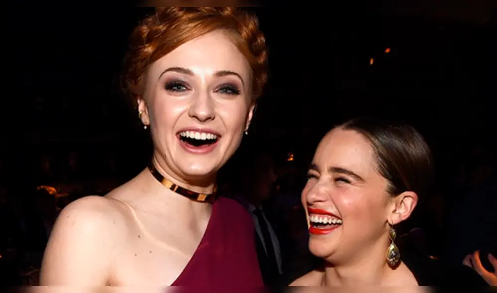Sophie Turner culpa a Emilia Clarke por taza filtrada en Game of Thrones [VIDEO]