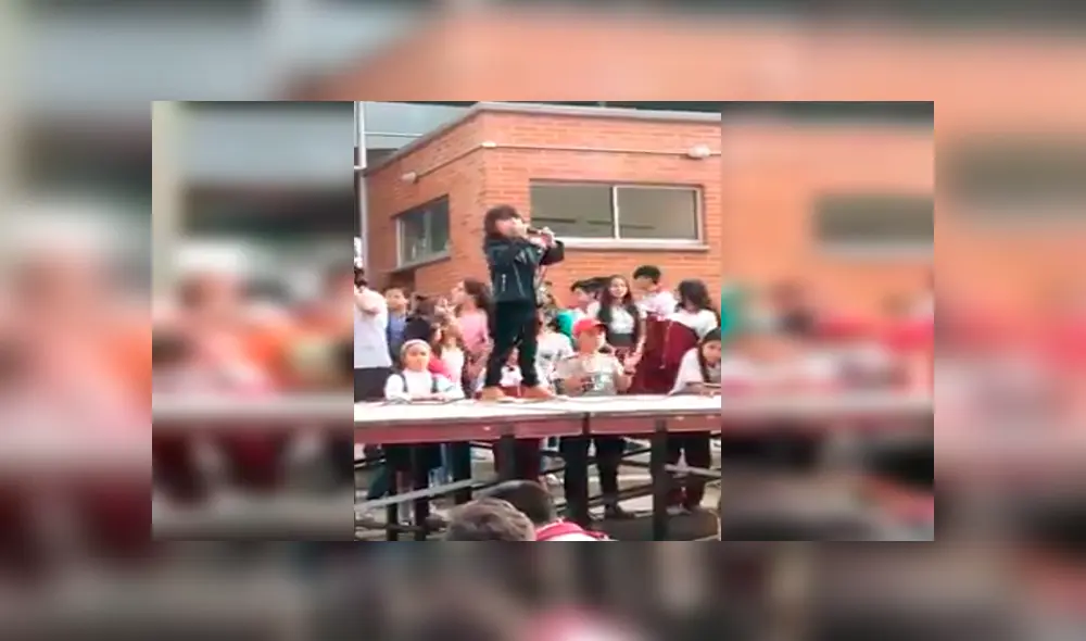 En Facebook, una niña se sube al escenario de actuación escolar para interpretar ‘The Final Countdown’. En Facebook, una niña se sube al escenario de actuación escolar para interpretar ‘The Final Countdown’.